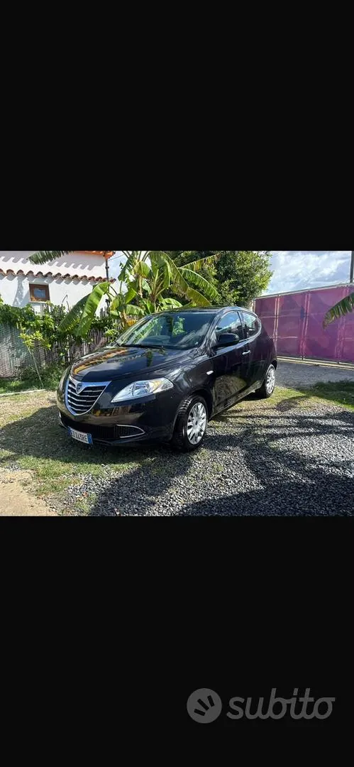 Lancia Ypsilon