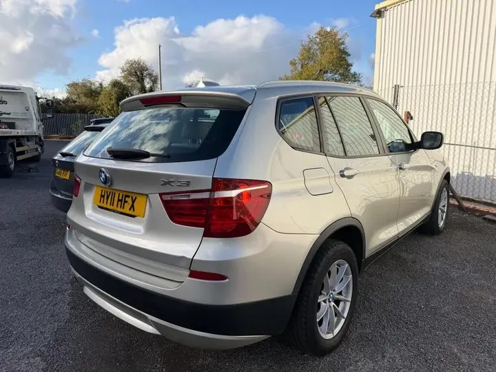BMW X3 2011 photo 2
