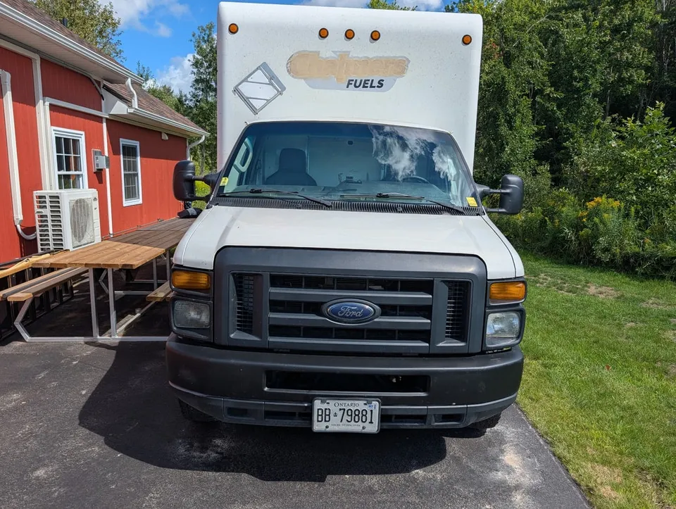 Ford 450 Cube Van 2017 photo 2