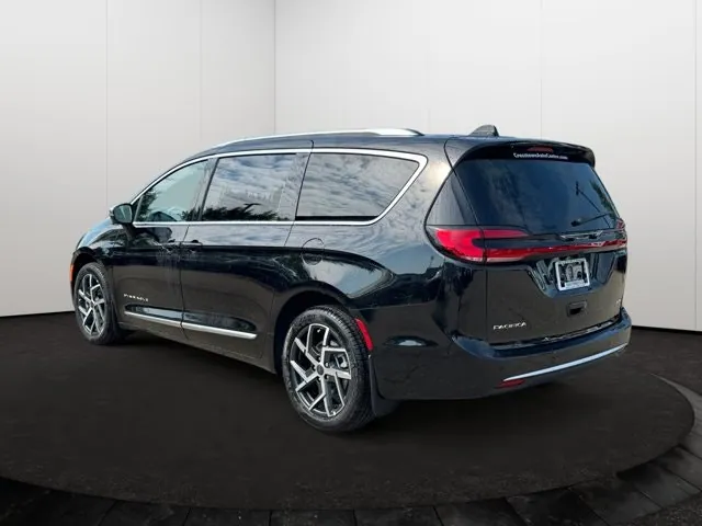 Chrysler Pacifica 2027 photo 4