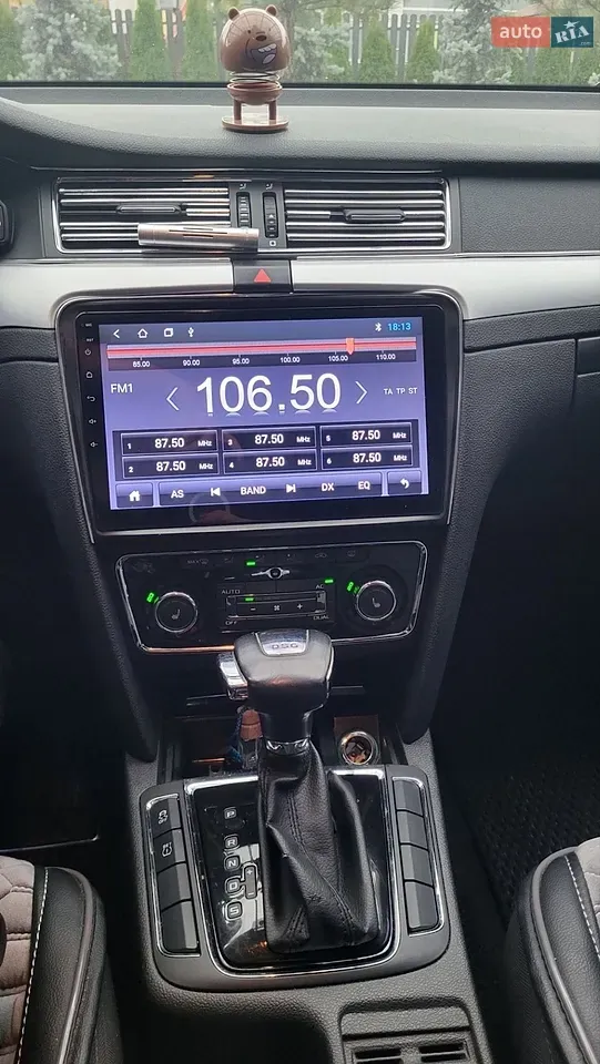 Skoda Superb 2011 photo 2