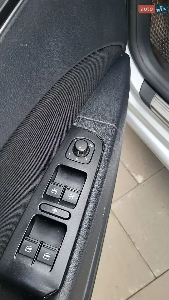 Skoda Superb 2011 photo 4