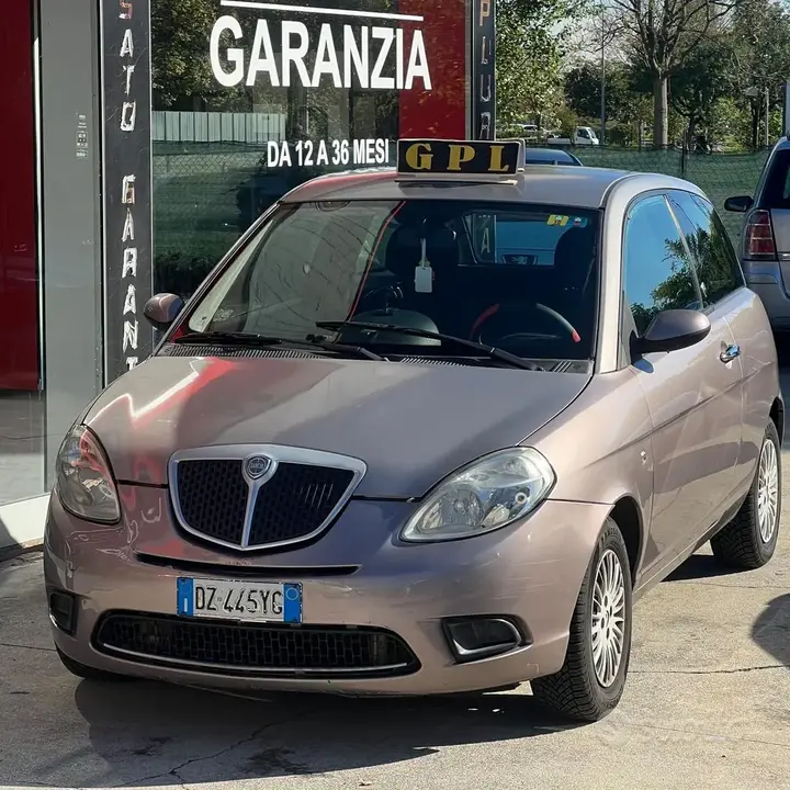 Lancia Ypsilon