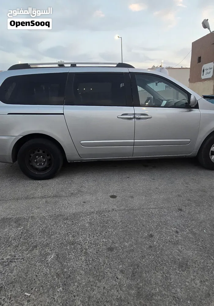 Kia Carnival 2008 photo 2