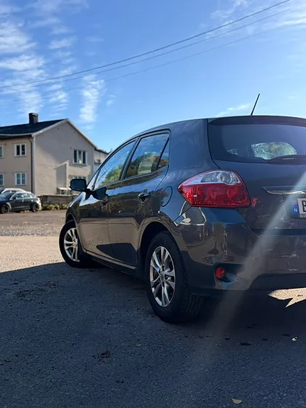 Toyota Auris 2010 photo 5