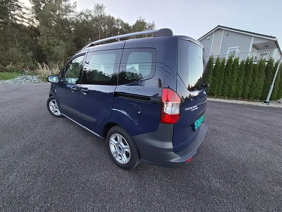 Ford Transit Courier 2023 photo 4