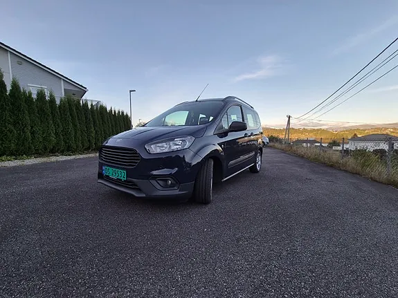 Ford Transit Courier 2023 photo 2