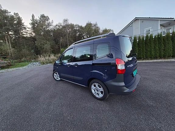 Ford Transit Courier 2023 photo 3