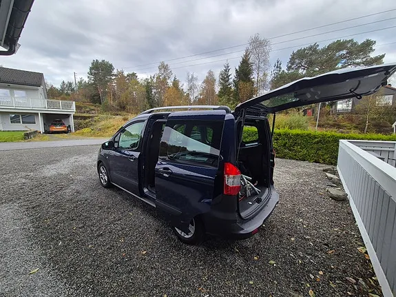 Ford Transit Courier 2023 photo 5