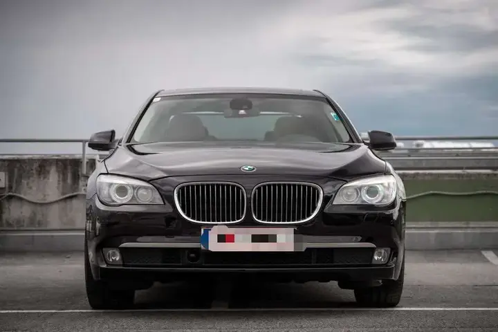 BMW 7 Series 2009 photo 2