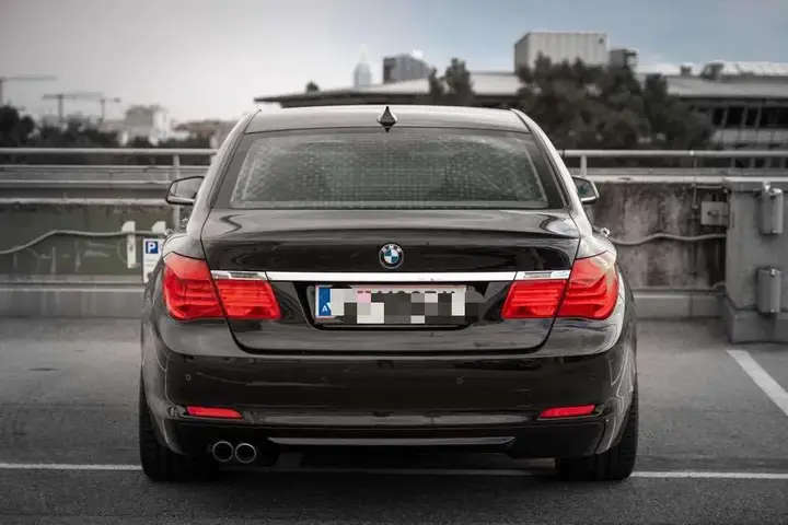 BMW 7 Series 2009 photo 3