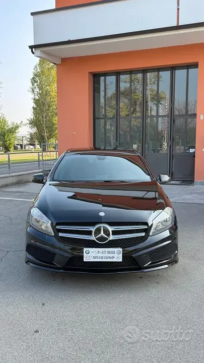 Mercedes-Benz A 180 2013 photo 2