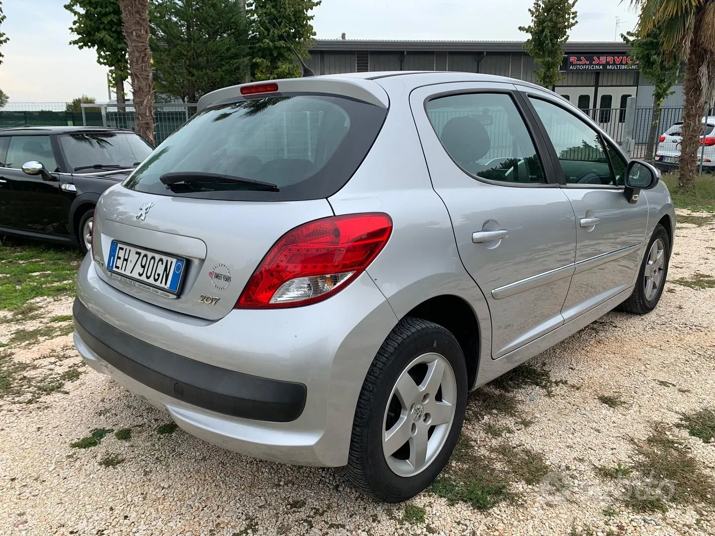 Peugeot 207 2011 photo 4