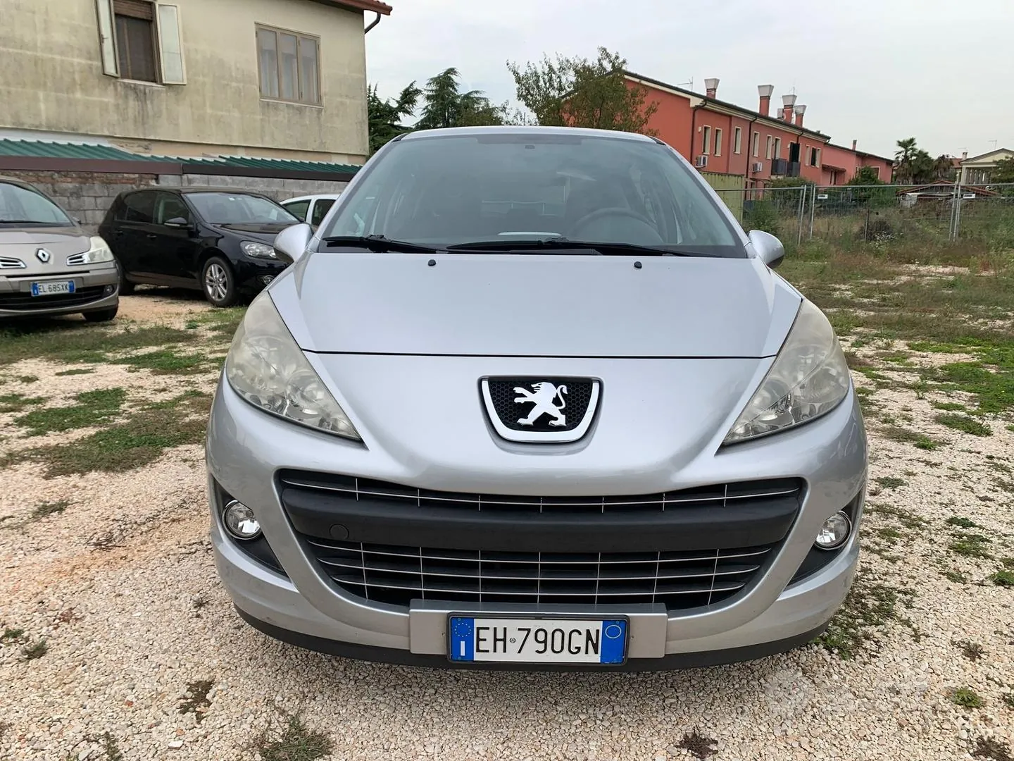 Peugeot 207 2011 photo 5