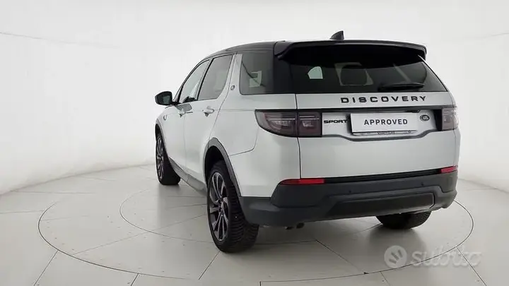 Land Rover Discovery Sport 2022 photo 2
