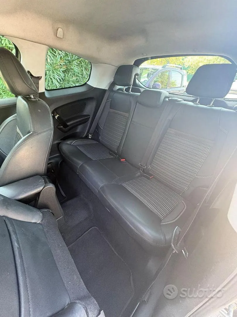 Peugeot 208 2013 photo 4