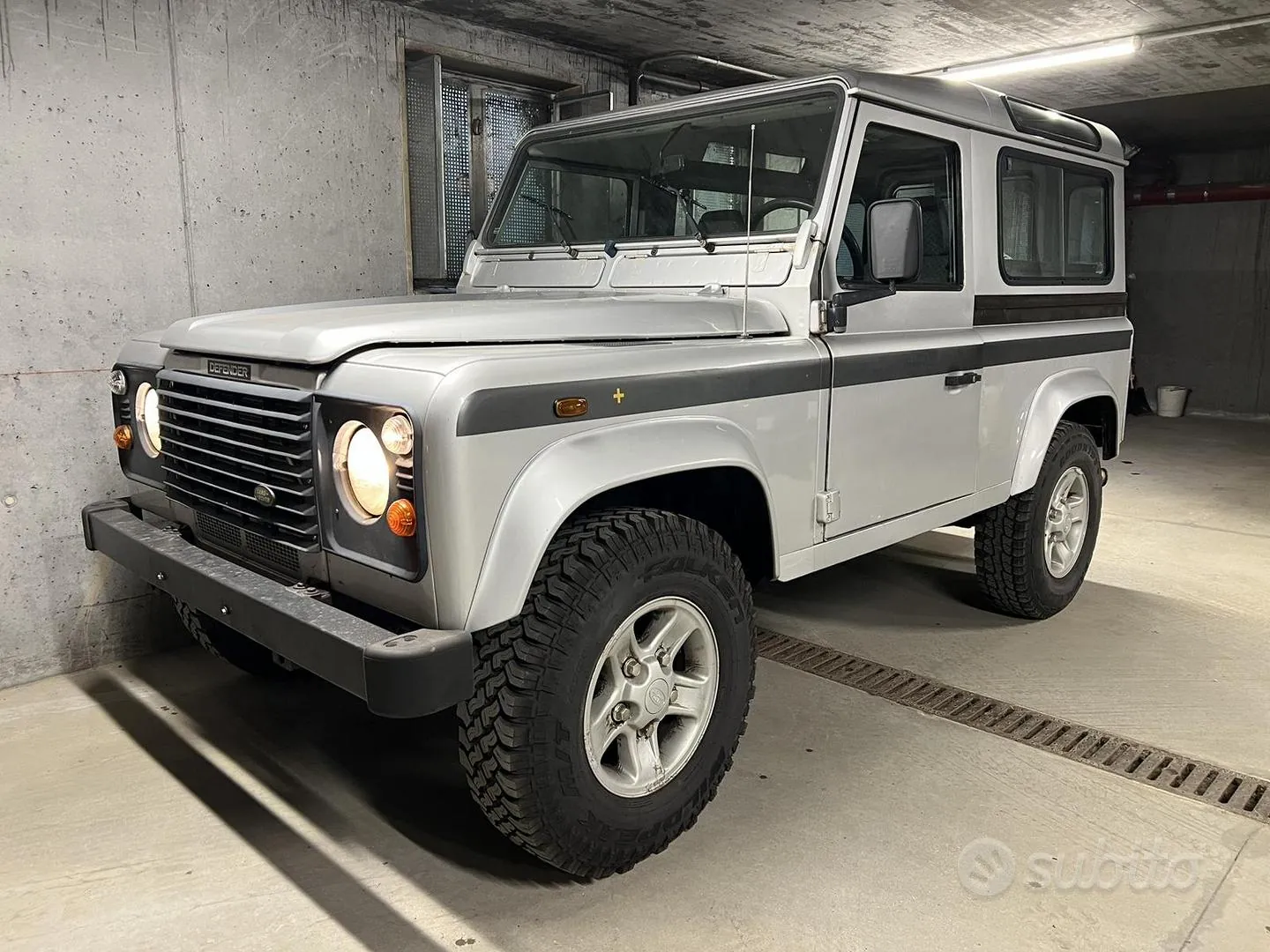 Land Rover Defender 2003 photo 2