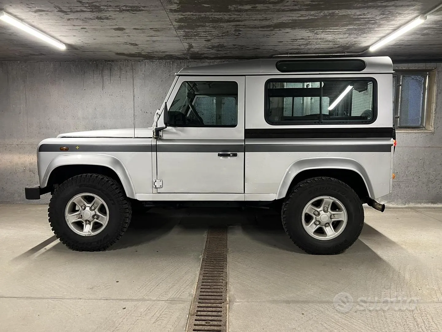 Land Rover Defender