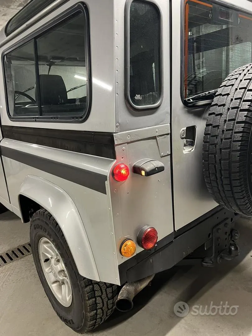 Land Rover Defender 2003 photo 3