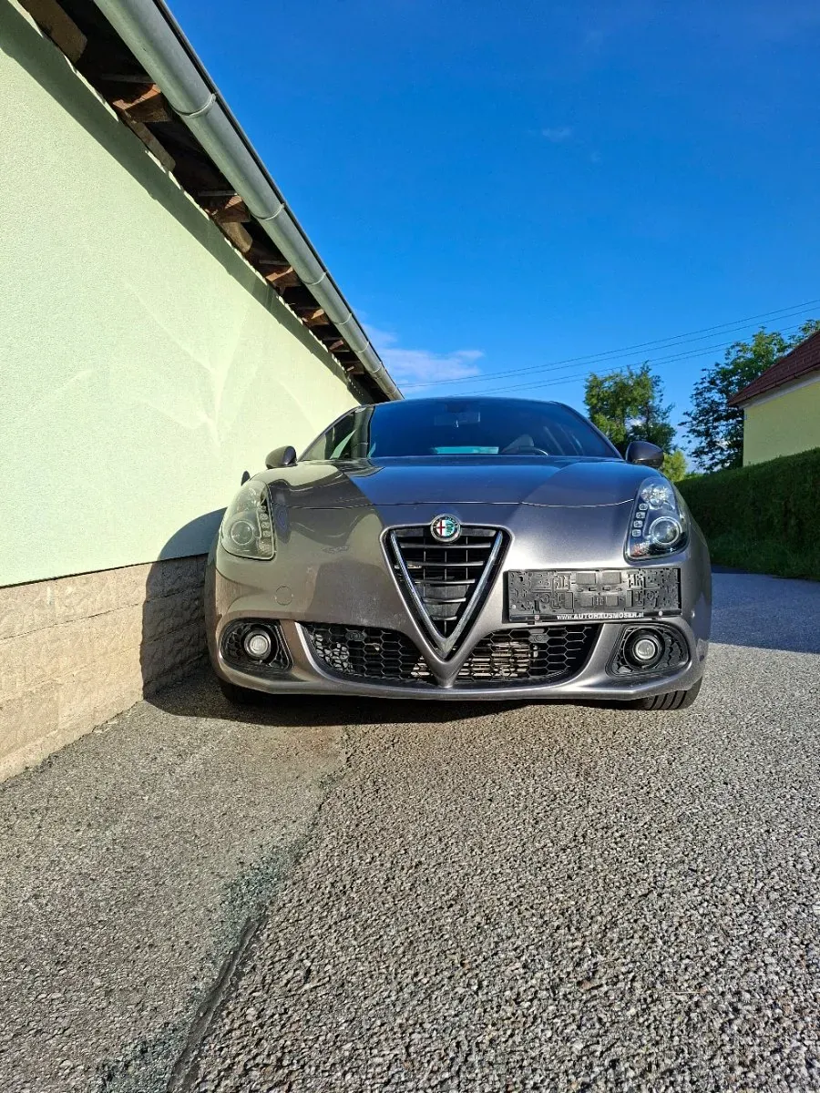 Alfa Romeo Giulietta 2015 photo 2