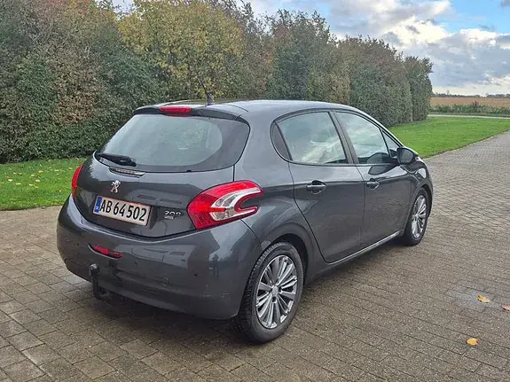 Peugeot 208 2012 photo 5