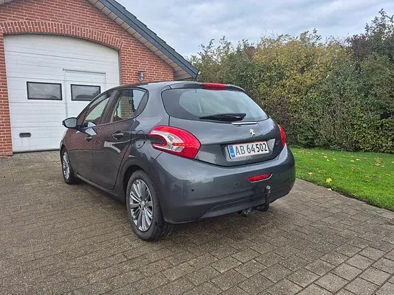 Peugeot 208 2012 photo 3