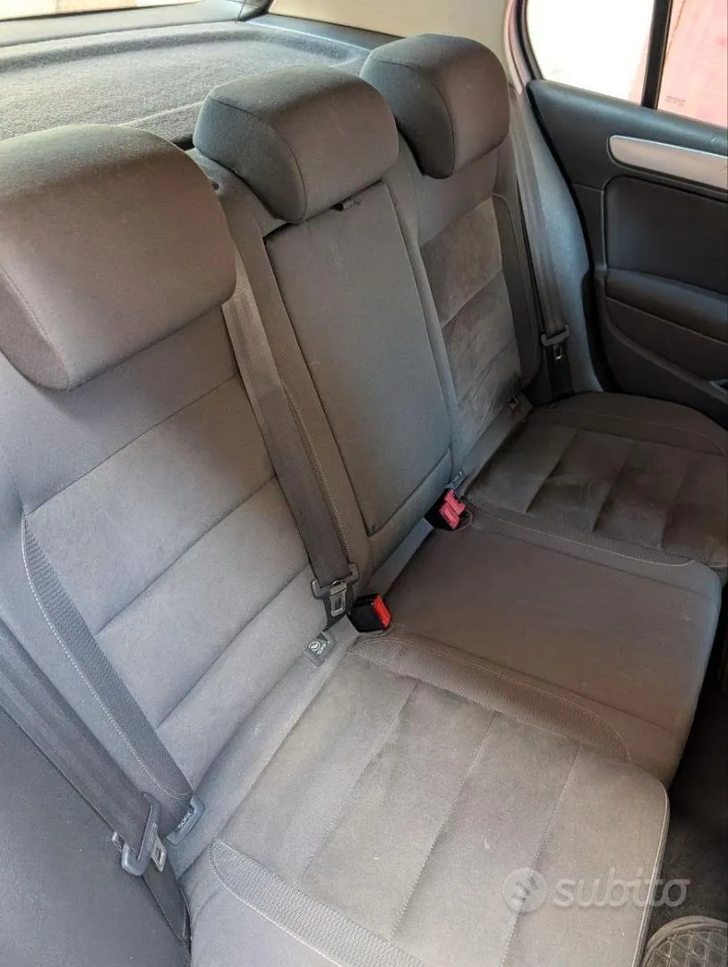 Volkswagen Golf 2010 photo 2
