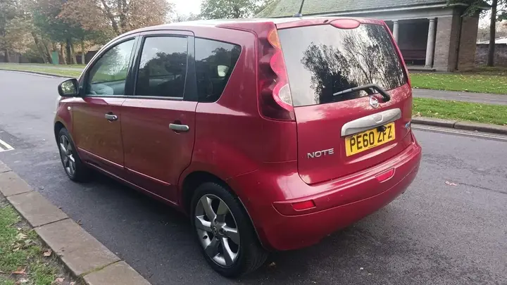 Nissan Note 2010 photo 5