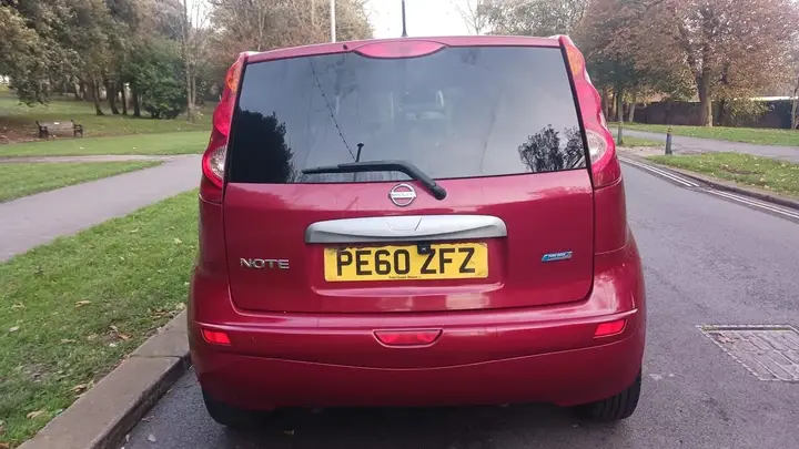 Nissan Note 2010 photo 4
