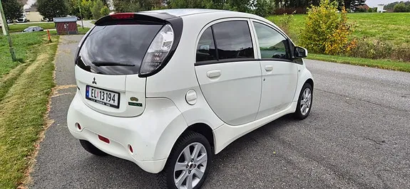 Mitsubishi I-Miev 2011 photo 4