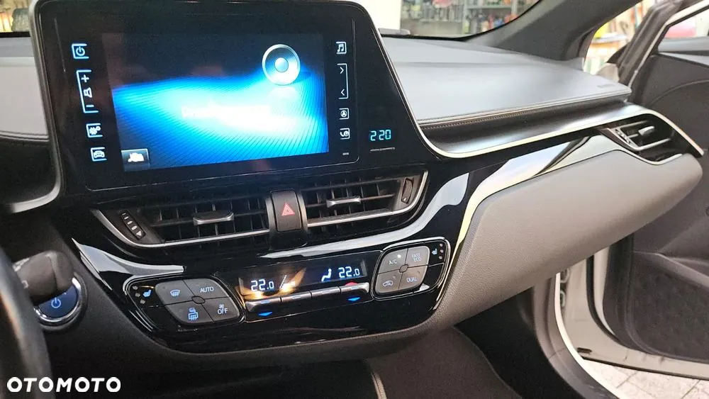 Toyota C-Hr 2018 photo 2