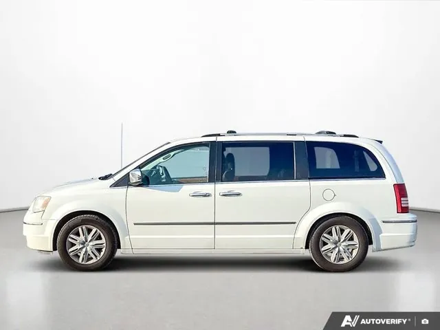 Chrysler Town & Country 2009 photo 2