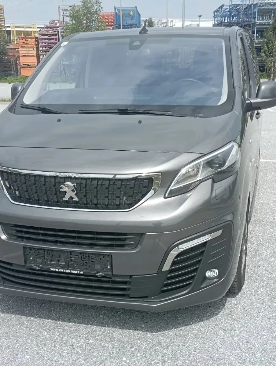 Peugeot Traveller 2018 photo 2