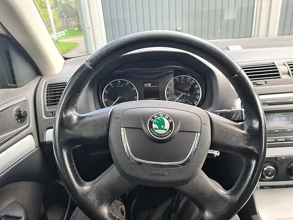 Skoda Octavia 2011 photo 5