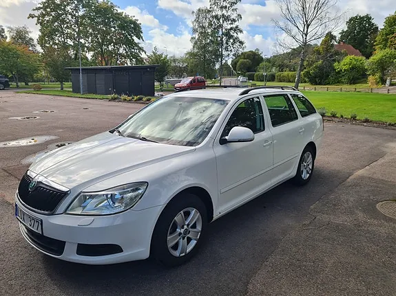 Skoda Octavia 2011 photo 2