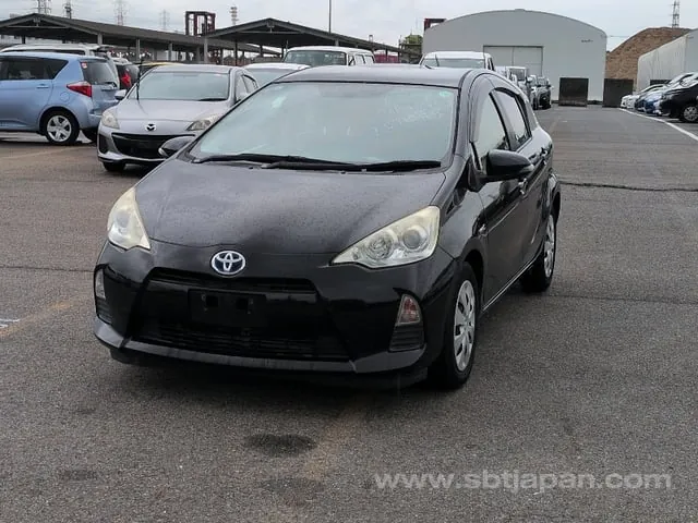 Toyota Aqua 2012 photo 2