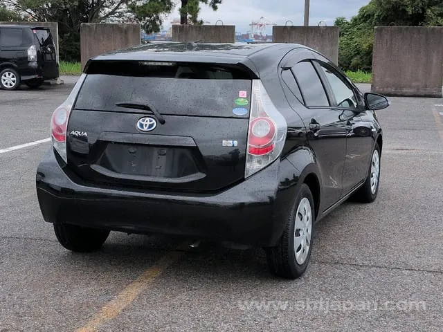 Toyota Aqua 2012 photo 4