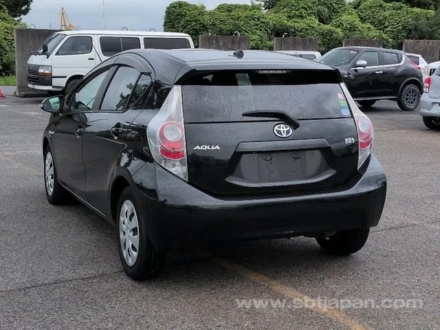 Toyota Aqua 2012 photo 3
