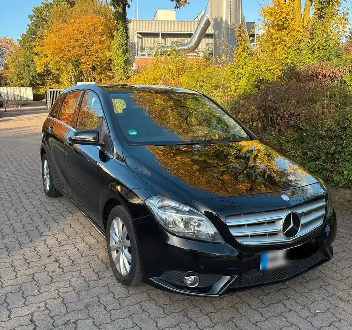 Mercedes-Benz B180