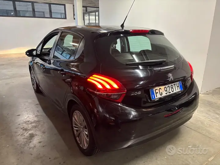 Peugeot 208 2017 photo 2