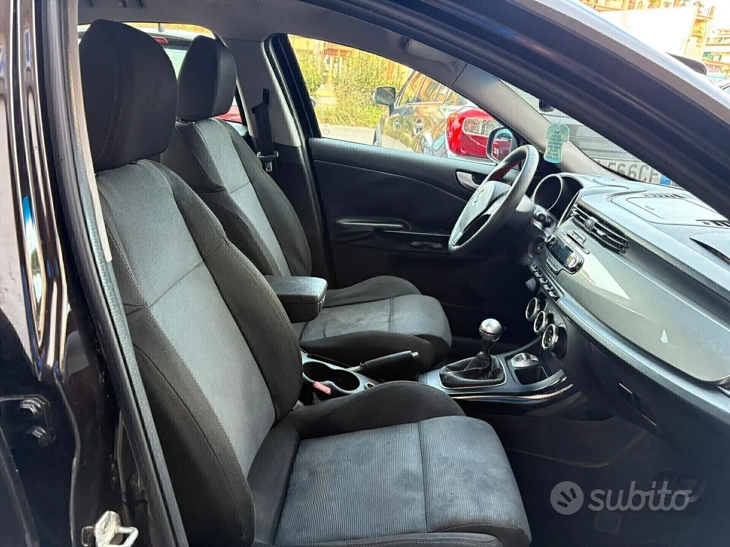 Alfa Romeo Giulietta 2011 photo 5