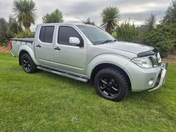 Nissan Navara 2010 photo 2