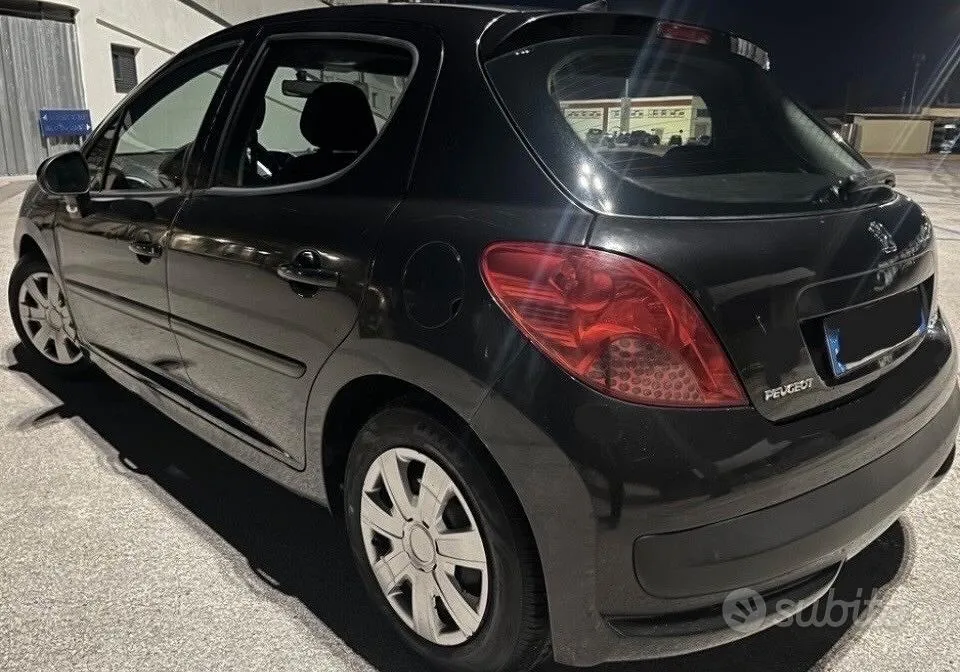 Peugeot 207 2010 photo 3