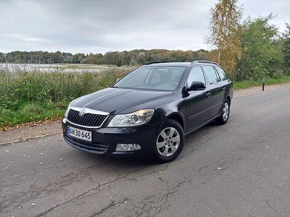 Skoda Octavia 2010 photo 2