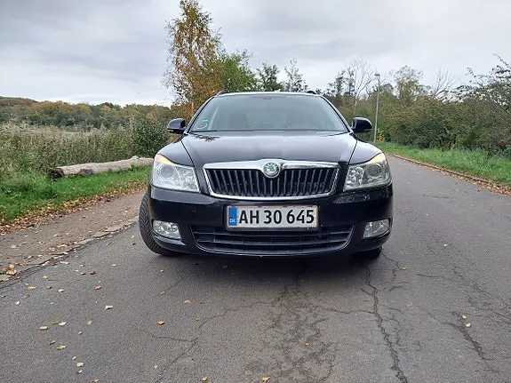 Skoda Octavia 2010 photo 3