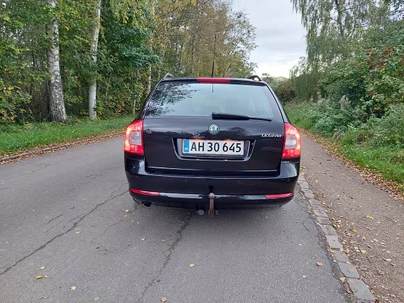 Skoda Octavia 2010 photo 4