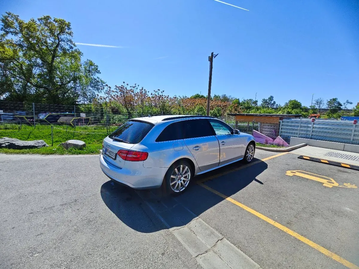 Audi A4 2012 photo 3