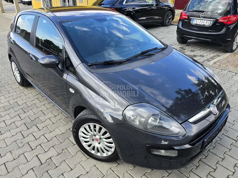Fiat Punto 2011 photo 2