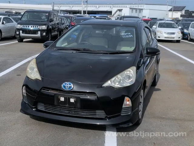 Toyota Aqua S 2013 photo 2