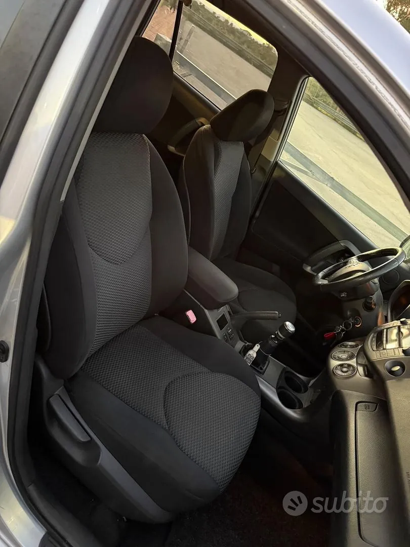 Toyota Rav4 2010 photo 5